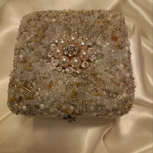 Jewerly box with ring earrings set